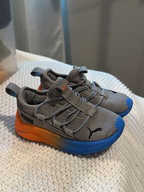 Puma Kids Gray Sneakers with Blue Toe and Orange Gradient Sole
